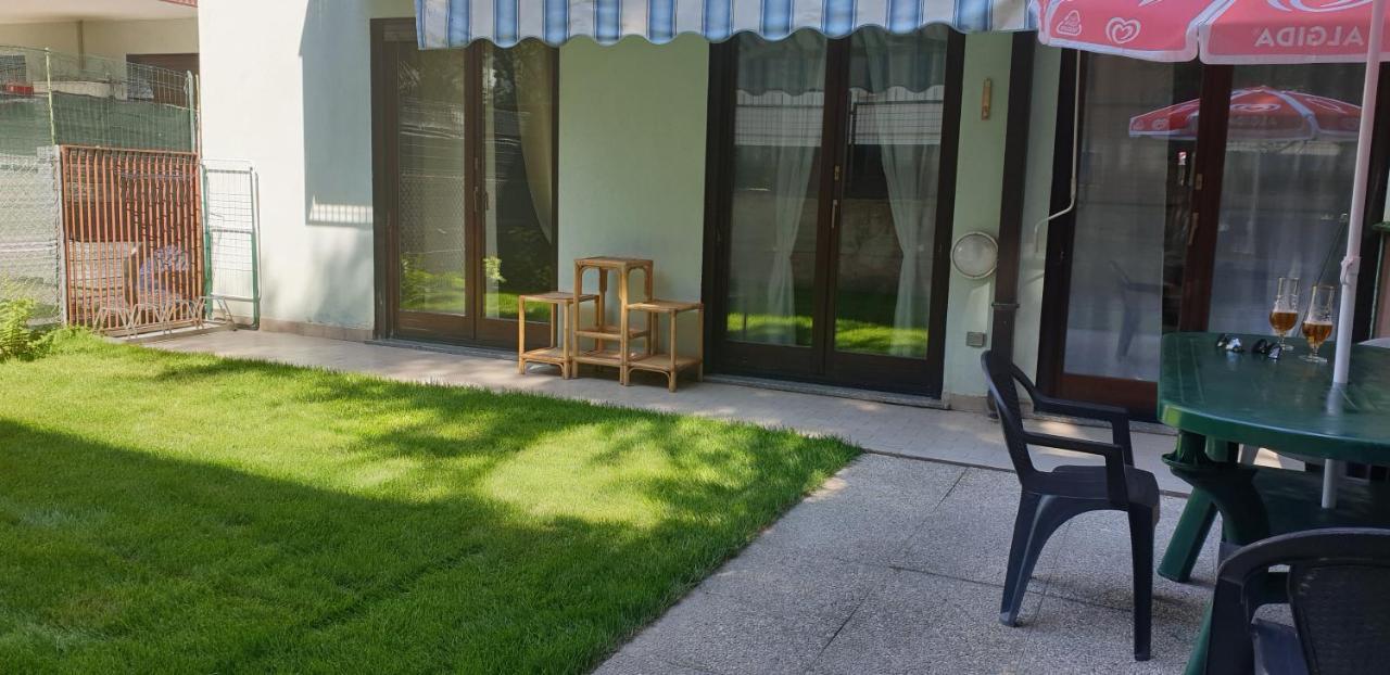 Holiday Residence With Private Garden Bagian luar foto